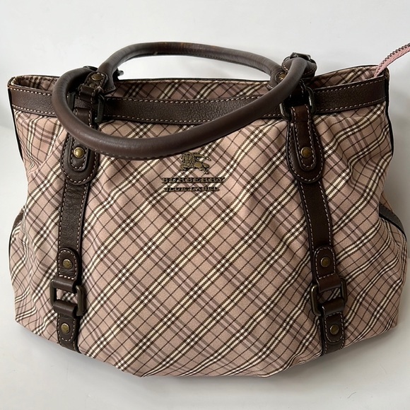 Burberry Pink Nova Set - Picture 2 of 15